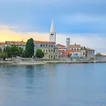 Apartment Welcoming With Garden