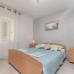 Welcoming With Garden Poreč