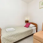 Apartment Welcoming With Garden Poreč