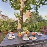 Welcoming With Garden Apartment *