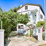 Welcoming With Garden Apartment Poreč