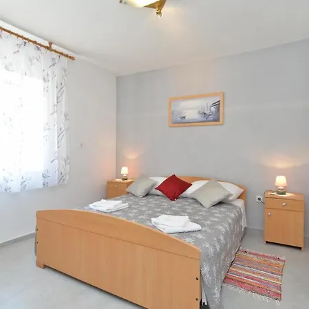 Welcoming With Garden Apartment Porec