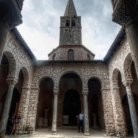 Welcoming With Garden פורץ