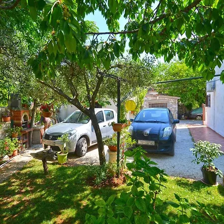 Apartman Welcoming With Garden Poreč