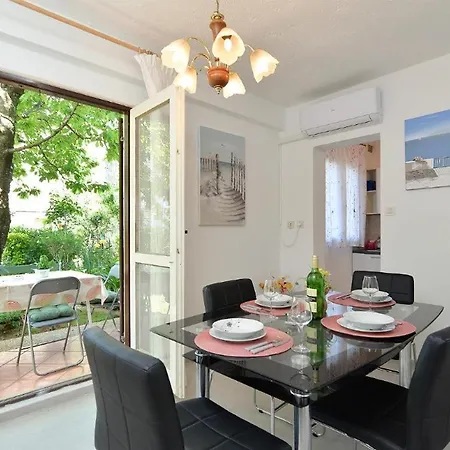 Apartment Welcoming With Garden *