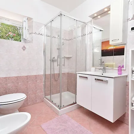 Apartman Welcoming With Garden Poreč