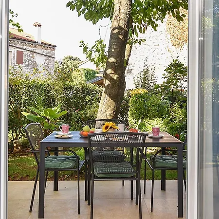 Apartman Welcoming With Garden *
