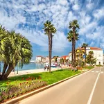 Welcoming With Garden