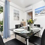 Welcoming With Garden Apartman *