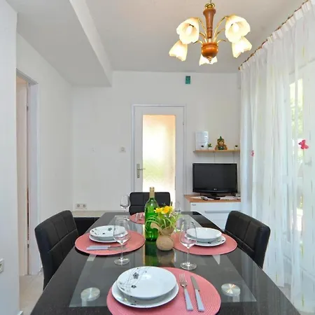 Appartamento Welcoming With Garden Porec