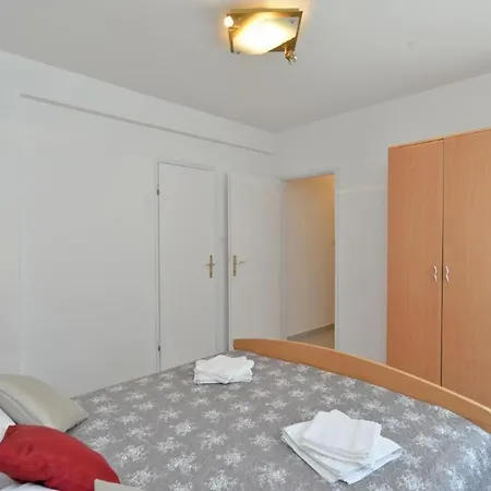 Welcoming With Garden Apartman *