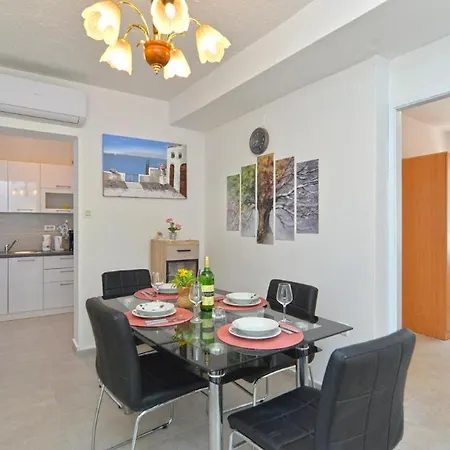 Welcoming With Garden Porec