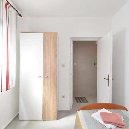 Apartman Welcoming With Garden