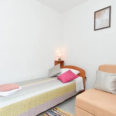 Welcoming With Garden Apartman *