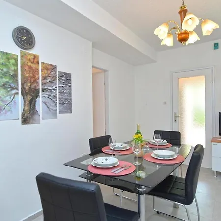 Apartman Welcoming With Garden *