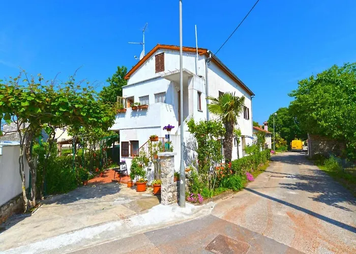 Welcoming With Garden Poreč