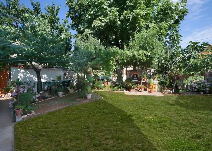 Welcoming With Garden Poreč