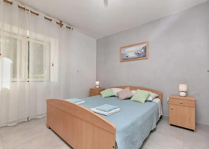 Welcoming With Garden Poreč