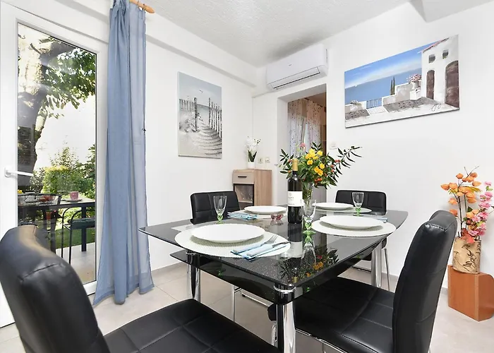 Welcoming With Garden Apartman *