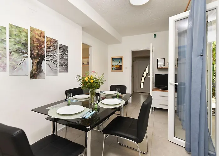 Apartman Welcoming With Garden Poreč