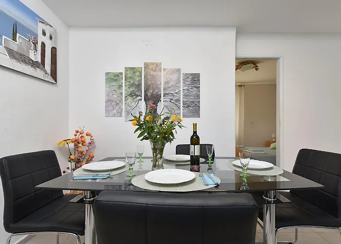 Apartman Welcoming With Garden