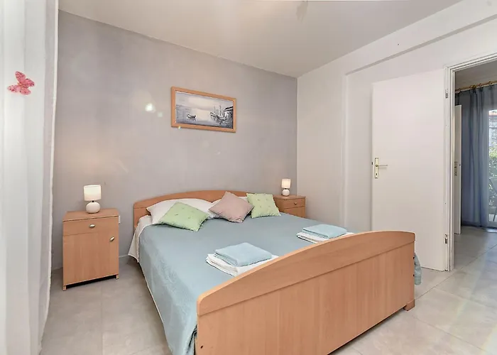 Apartman Welcoming With Garden *