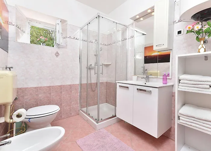 Apartman Welcoming With Garden Poreč