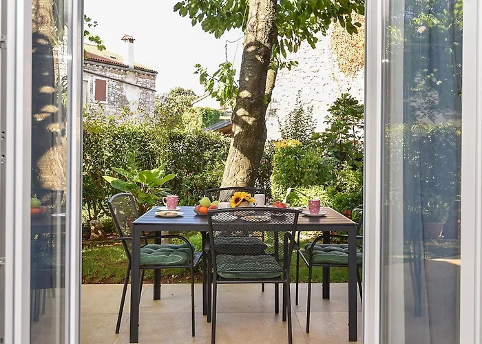 Apartman Welcoming With Garden *