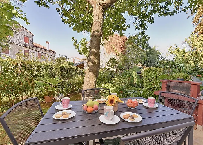 Welcoming With Garden Apartman *