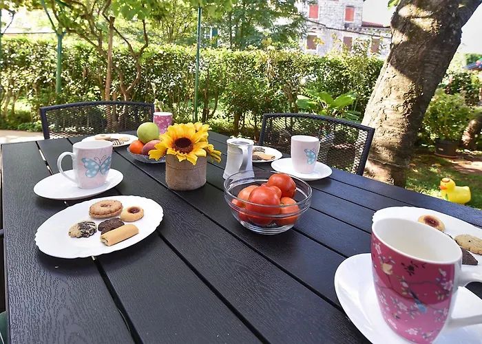 Welcoming With Garden *