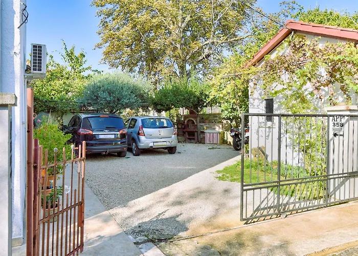 Welcoming With Garden Poreč