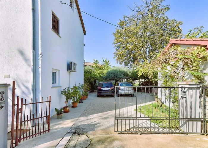 Welcoming With Garden *